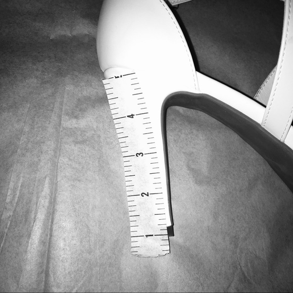 Daisy Fuentes heels - Picture 2 of 5